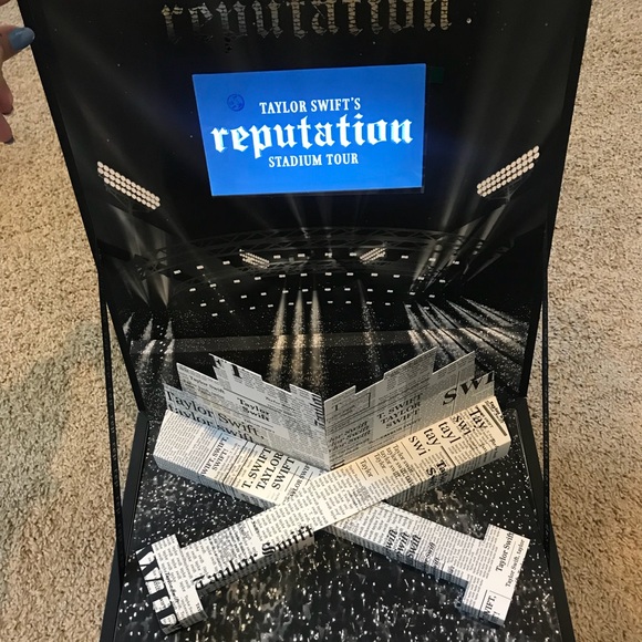 Taylor Swift VIP Reputation Box - Picture 2 of 6